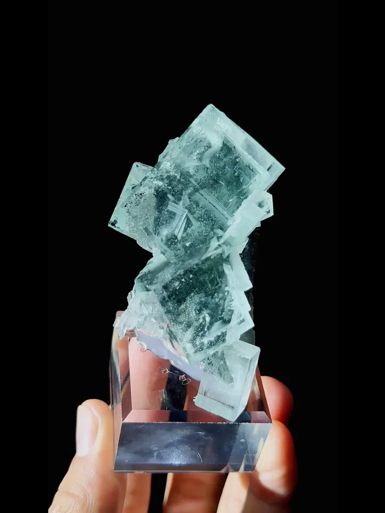 Natural Green Cubic Fluorite comes from Xianghualing,Hunan 40*30*65MM - image 5