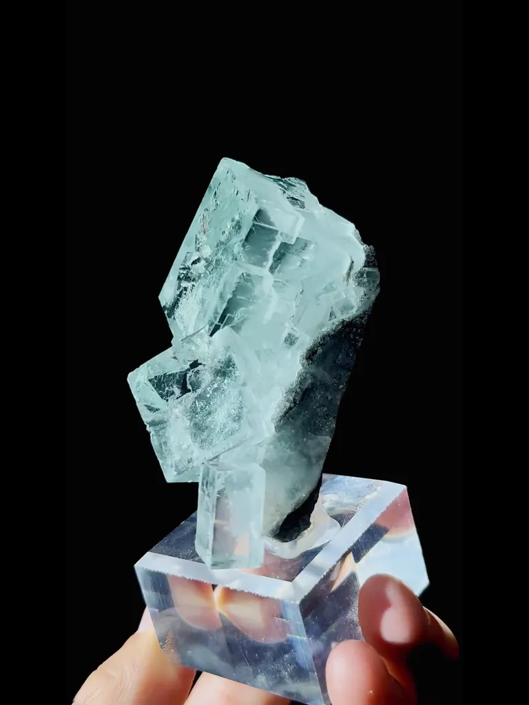 Natural Green Cubic Fluorite comes from Xianghualing,Hunan 40*30*65MM - image 4
