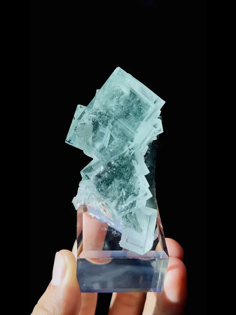 Natural Green Cubic Fluorite comes from Xianghualing,Hunan 40*30*65MM image