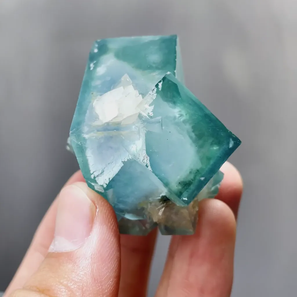Natural Green Cubic Fluorite comes from Xianghualing,Hunan 45*45*35MM - image 2