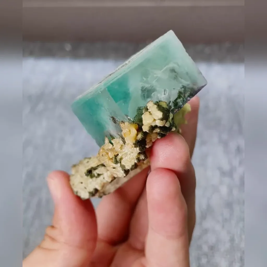Natural Green Cubic Fluorite comes from Xianghualing,Hunan 70*50*30MM - image 3