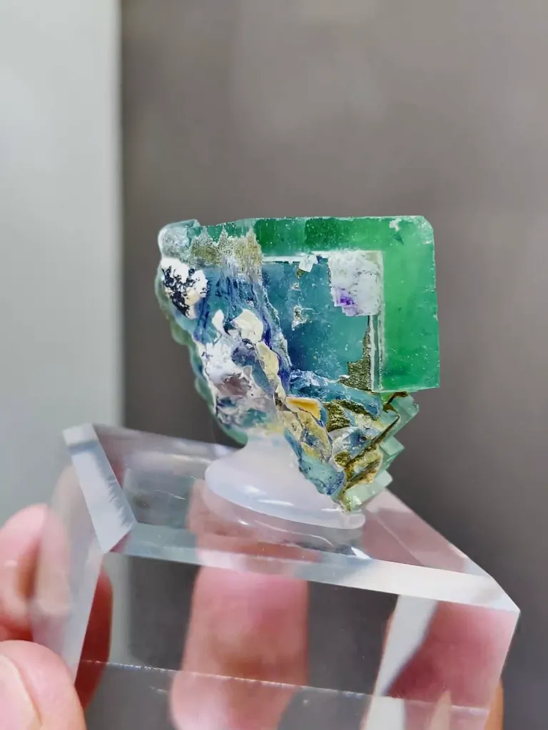 Natural Green Cubic Fluorite comes from Yaogangxian,Hunan 35*20*30MM - image 4