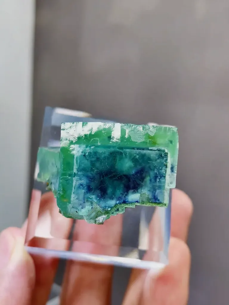 Natural Green Cubic Fluorite comes from Yaogangxian,Hunan 35*20*30MM - image 6