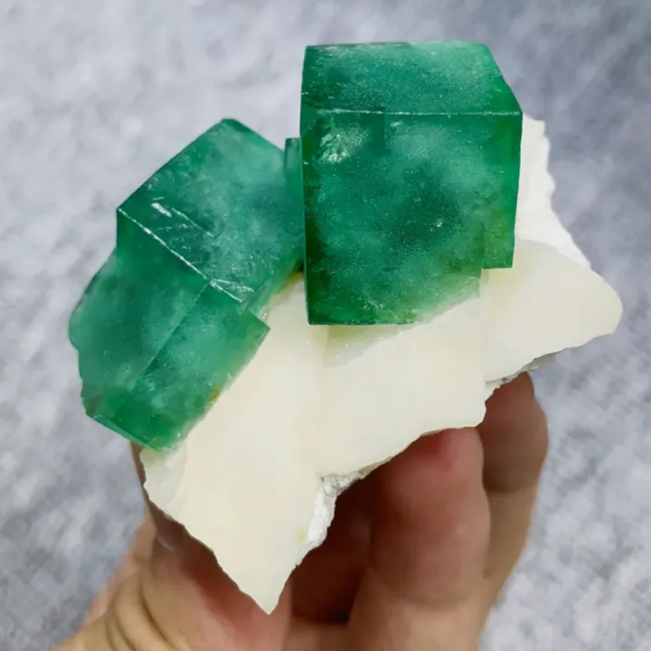 Natural Green Cubic Fluorite, Mineral Specimen: Madagascar （55*45*30MM） - image 2