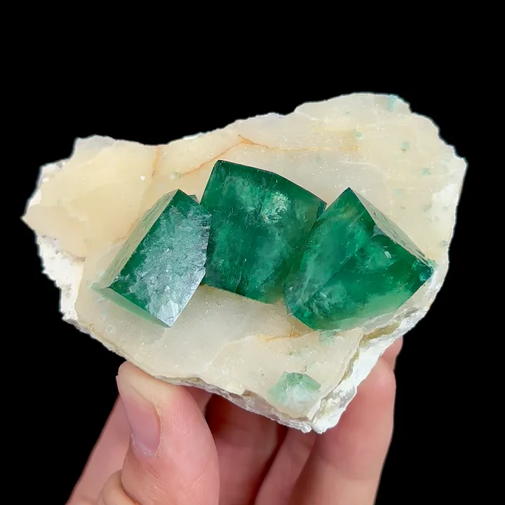 Natural Green Cubic Fluorite, Mineral Specimen: Madagascar (85*60*30MM) image