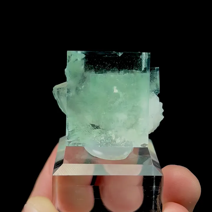 Natural Green Cubic Fluorite, Mineral Specimen: Zhejiang,China (30*25*25MM) image