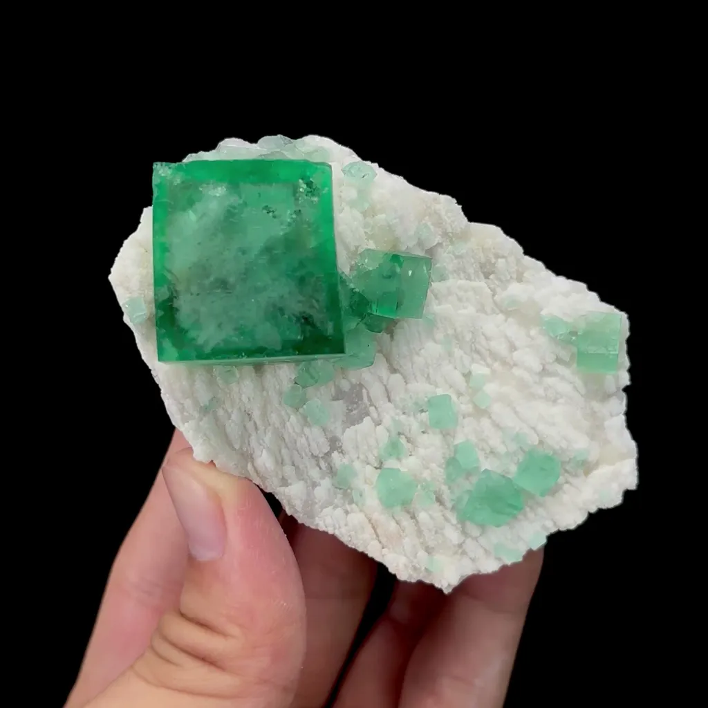 Natural Green Cubic Fluorite Mineral Specimen,High Quality Specimen,MADAGASCAR(80*50*35mm) - image 5