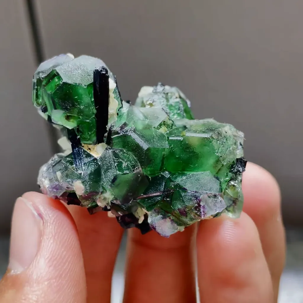 Natural Green Fluorite and Black Stilbite Symbiosis comes from Namibia 40*30*15MM - image 3
