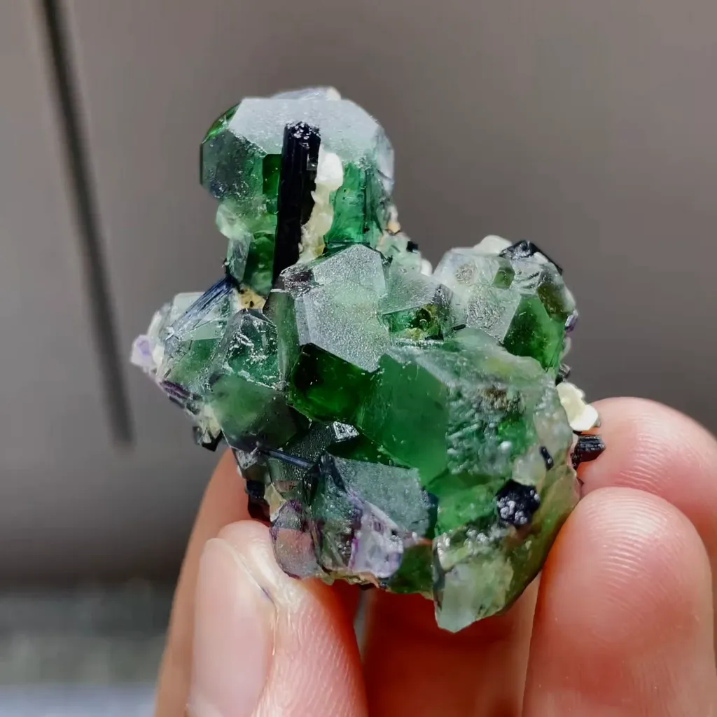 Natural Green Fluorite and Black Stilbite Symbiosis comes from Namibia 40*30*15MM image