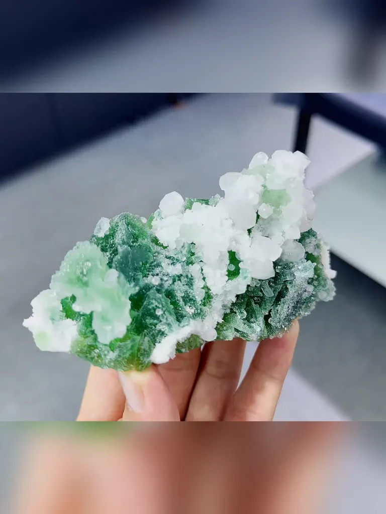 Natural Green Fluorite and Calcite coexist comes from Fujian,China 150*30*65MM image