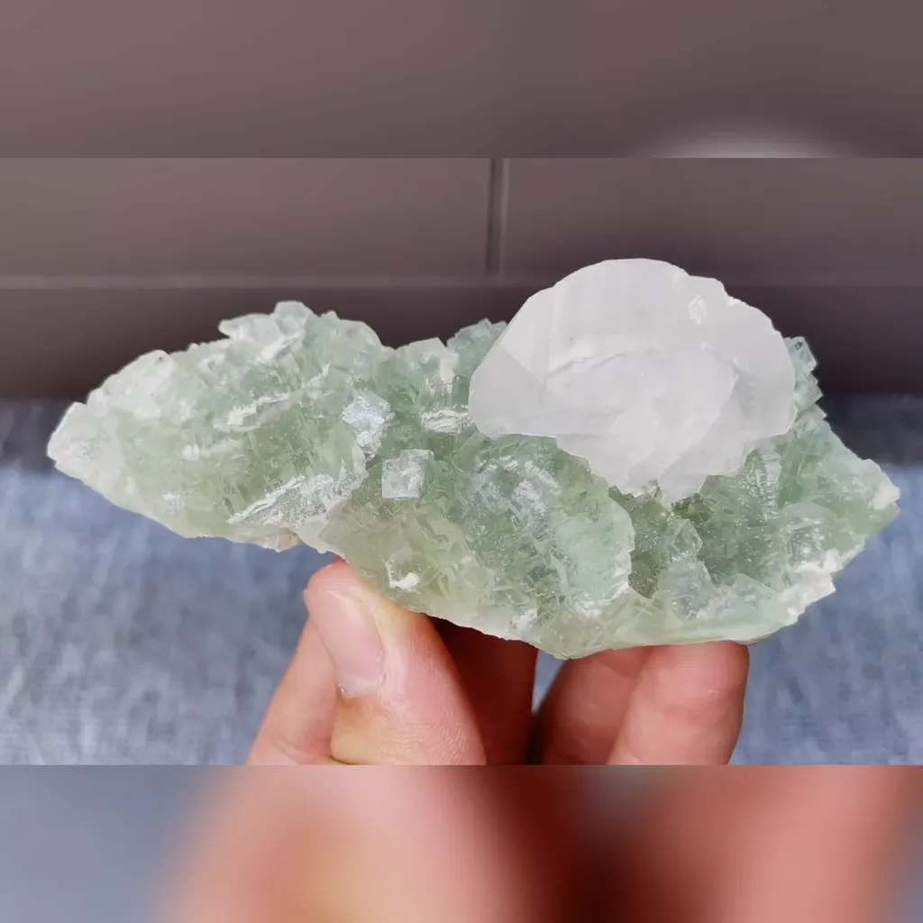 Natural Green Fluorite and Calcite comes from Xianghualing,Hunan 100*40*35MM image