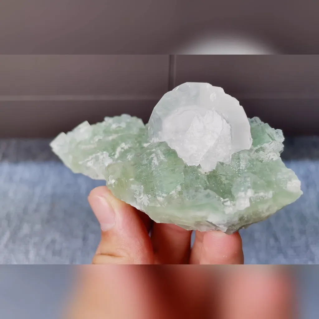 Natural Green Fluorite and Calcite comes from Xianghualing,Hunan 100*40*35MM - image 2