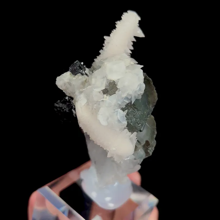 Natural Green Fluorite and Calcite Cubes, Mineral Specimen:Xianghualing,Hunan (45*50*85MM) - image 3