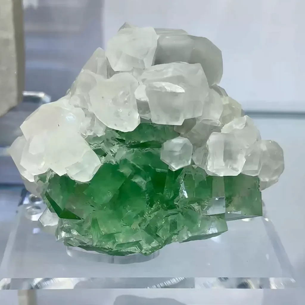 Natural Green Fluorite and Calcite Symbiosis comes from Zhejiang，China 110*100*70MM image