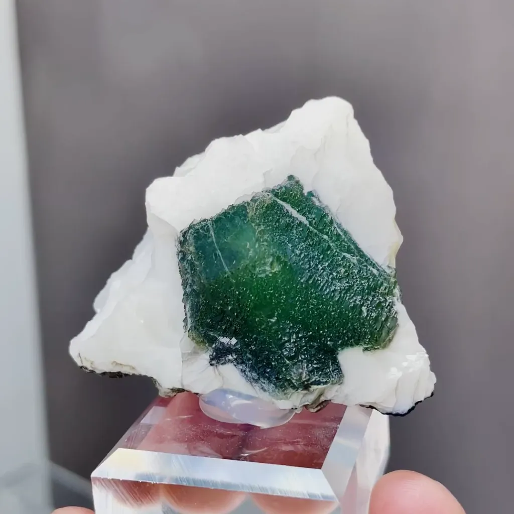 Natural Green Fluorite and Flake Calcite Symbiosis comes from Inner Mongolia,China 45*35*20MM - image 3
