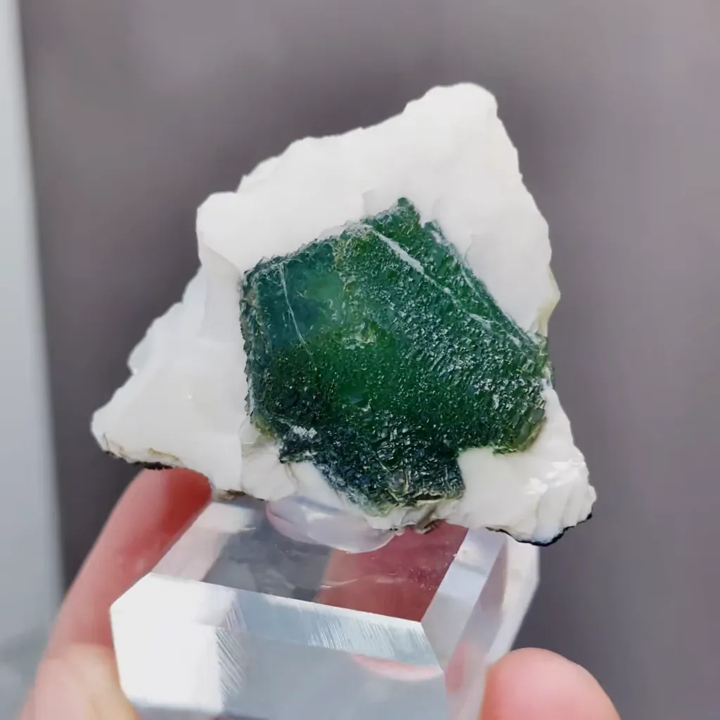 Natural Green Fluorite and Flake Calcite Symbiosis comes from Inner Mongolia,China 45*35*20MM image
