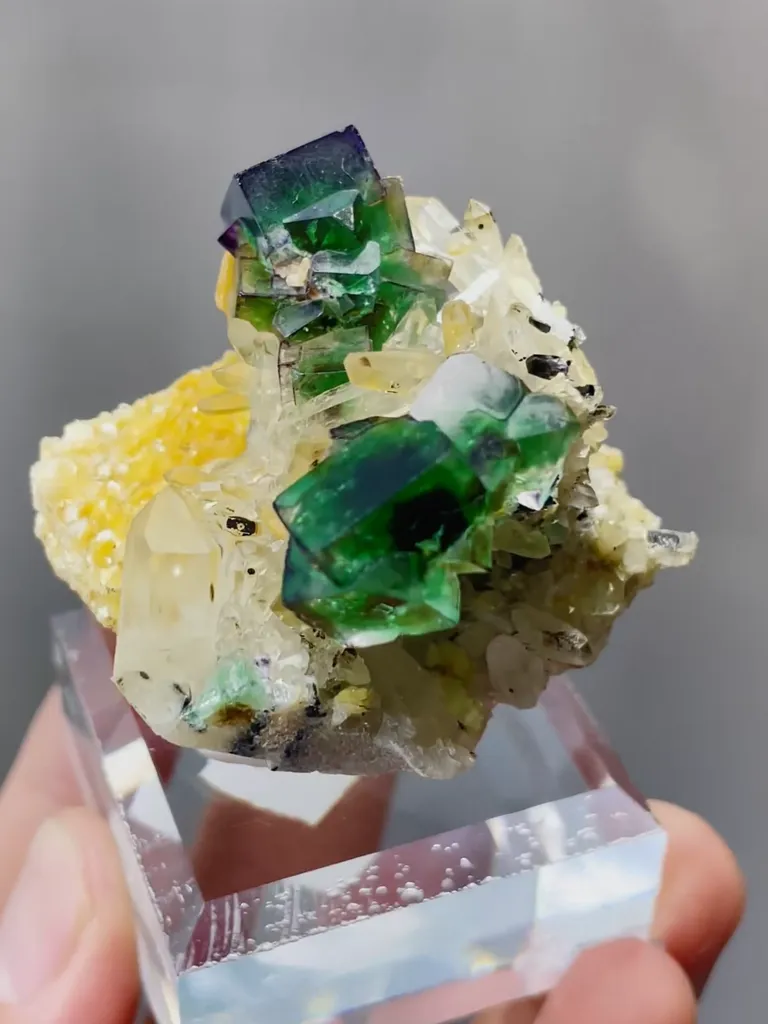 Natural Green Fluorite and Quartz coexist comes from Namibia 40*40*30MM - image 3