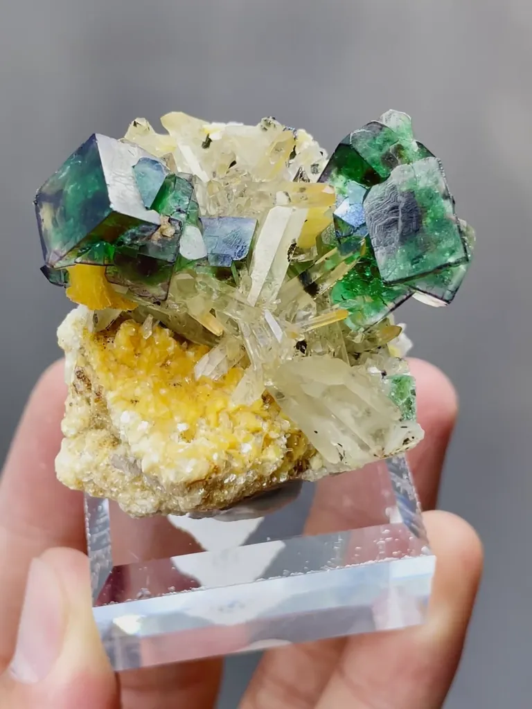 Natural Green Fluorite and Quartz coexist comes from Namibia 40*40*30MM - image 5