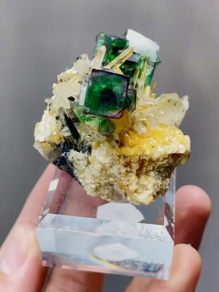 Natural Green Fluorite and Quartz coexist comes from Namibia 40*40*30MM - image 2