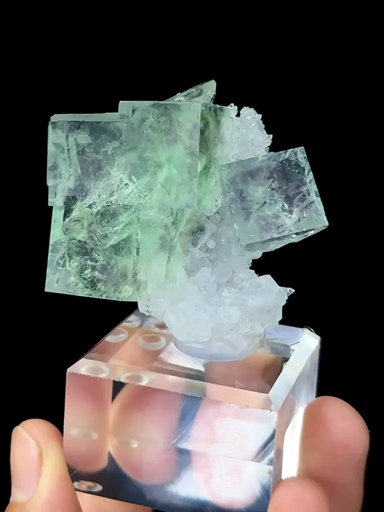Natural Green Fluorite and Quartz Coexist comes from Zhejiang, 55*20*40MM - image 4