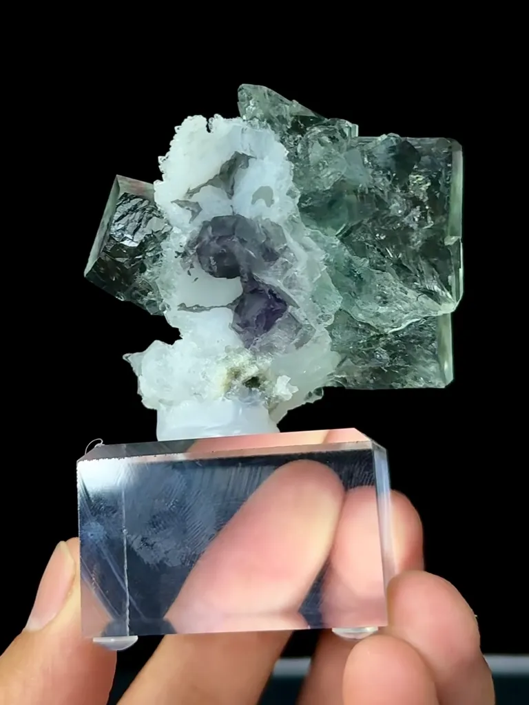 Natural Green Fluorite and Quartz Coexist comes from Zhejiang, 55*20*40MM - image 3