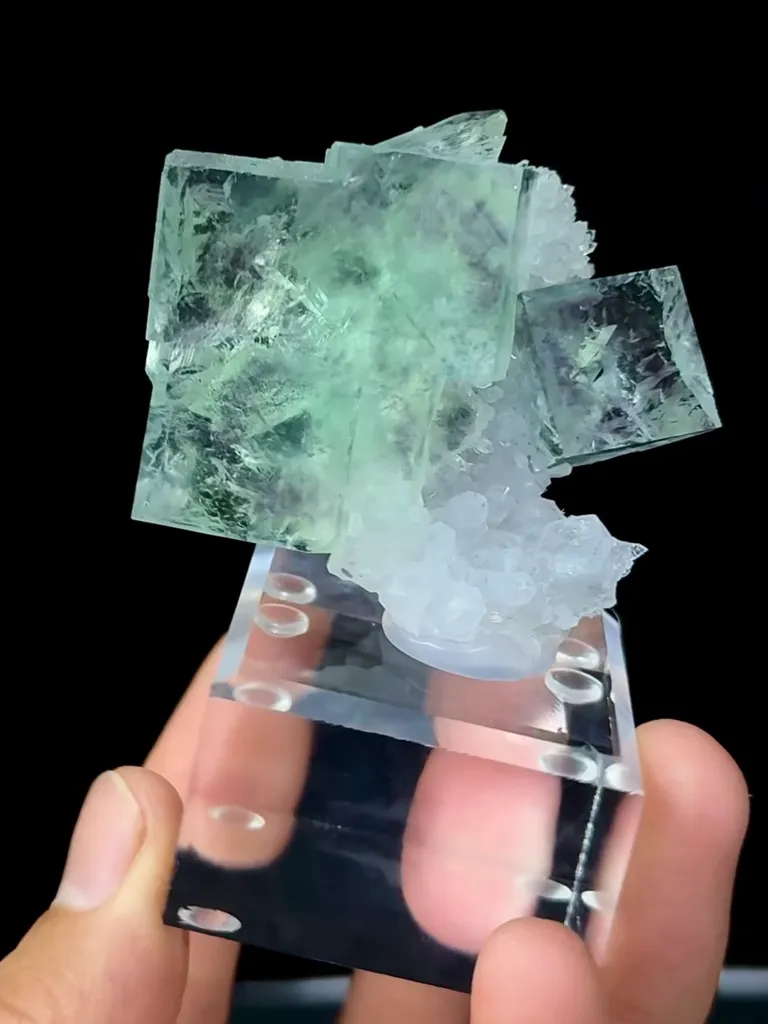 Natural Green Fluorite and Quartz Coexist comes from Zhejiang, 55*20*40MM - image 2