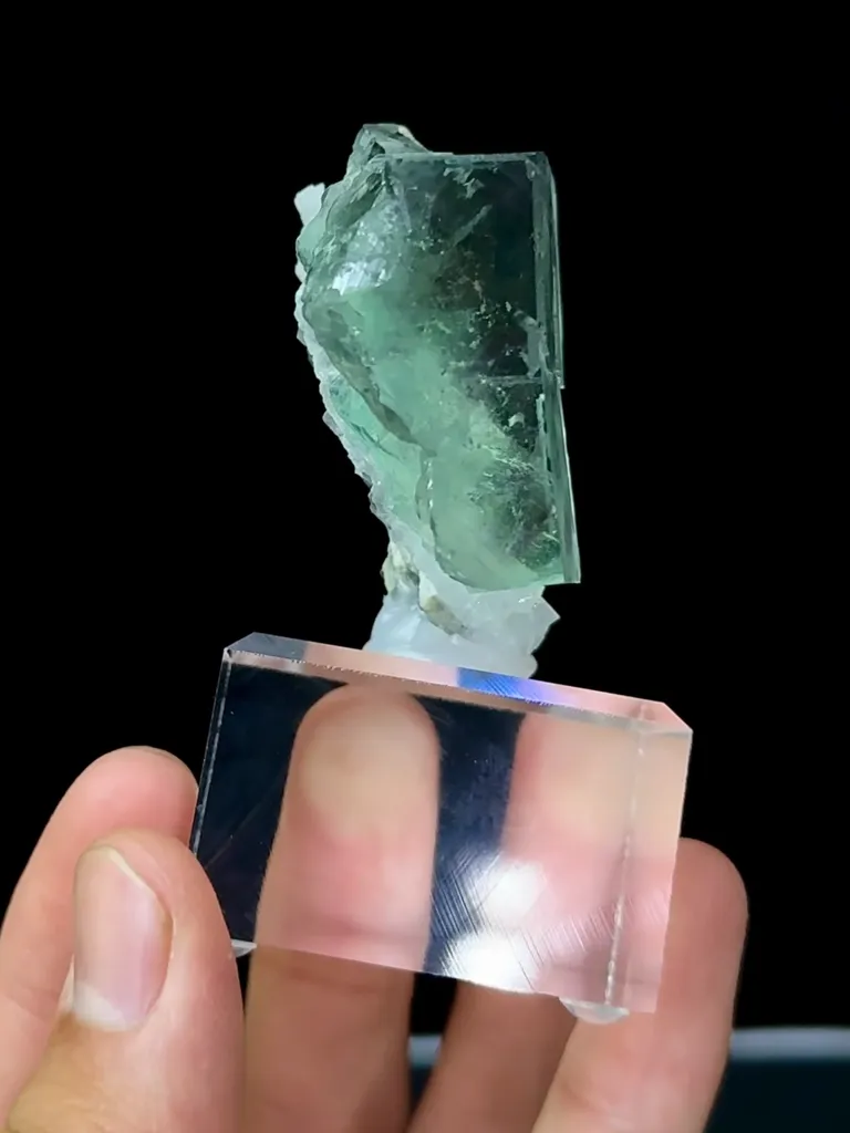Natural Green Fluorite and Quartz Coexist comes from Zhejiang, 55*20*40MM - image 5