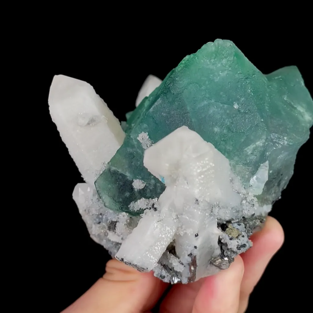 Natural Green Fluorite and Quartz, Mineral Specimen: Inner Mongolia,China (115*75*85MM) - image 3