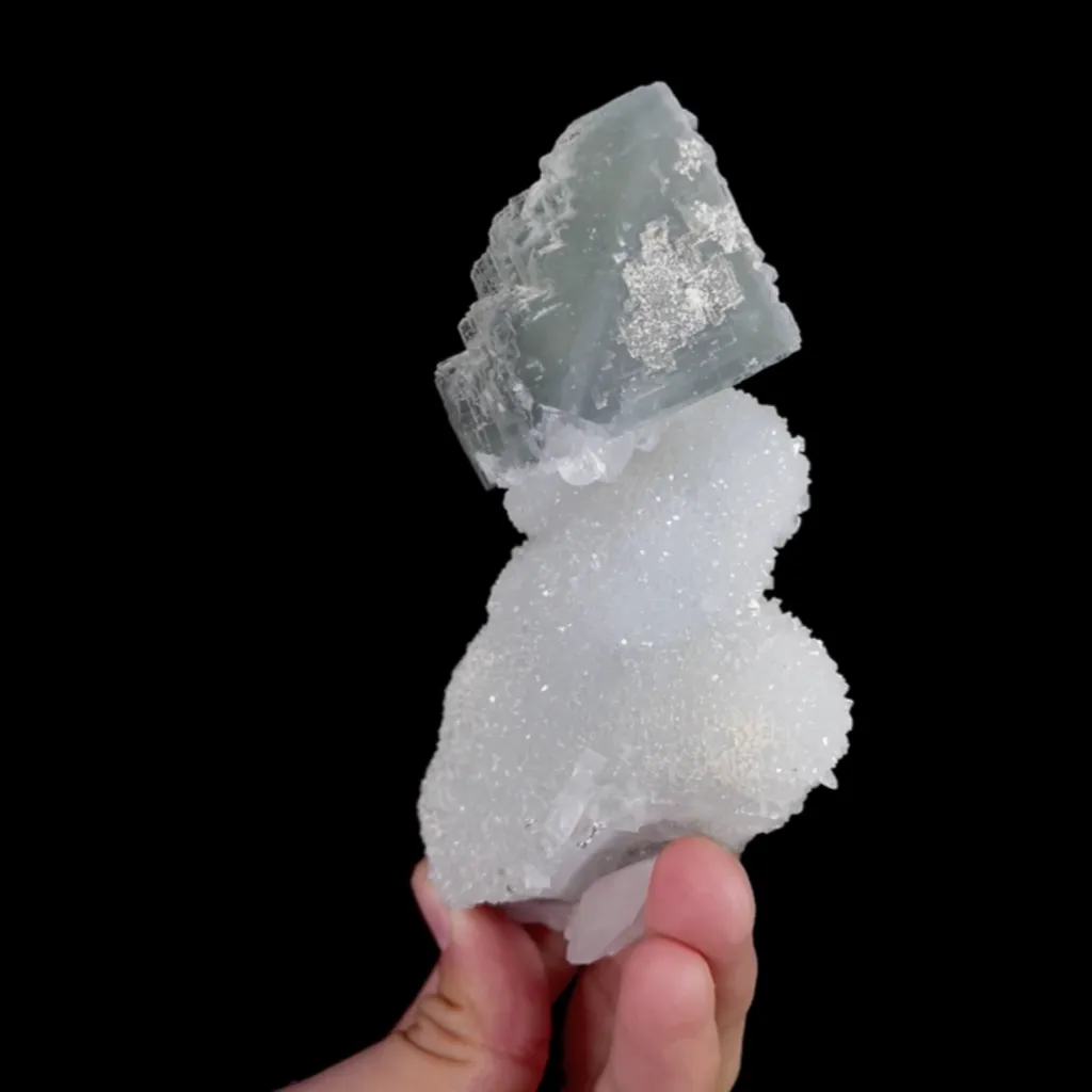 Natural Green Fluorite and Quartz, Mineral Specimen:Xianghualing,Hunan (60*125*40MM) - image 2