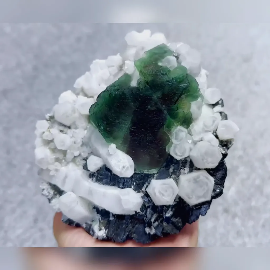 Natural Green Fluorite and Quartz Symbiosis comes from Inner Mongolia,China 140*120*60MM image