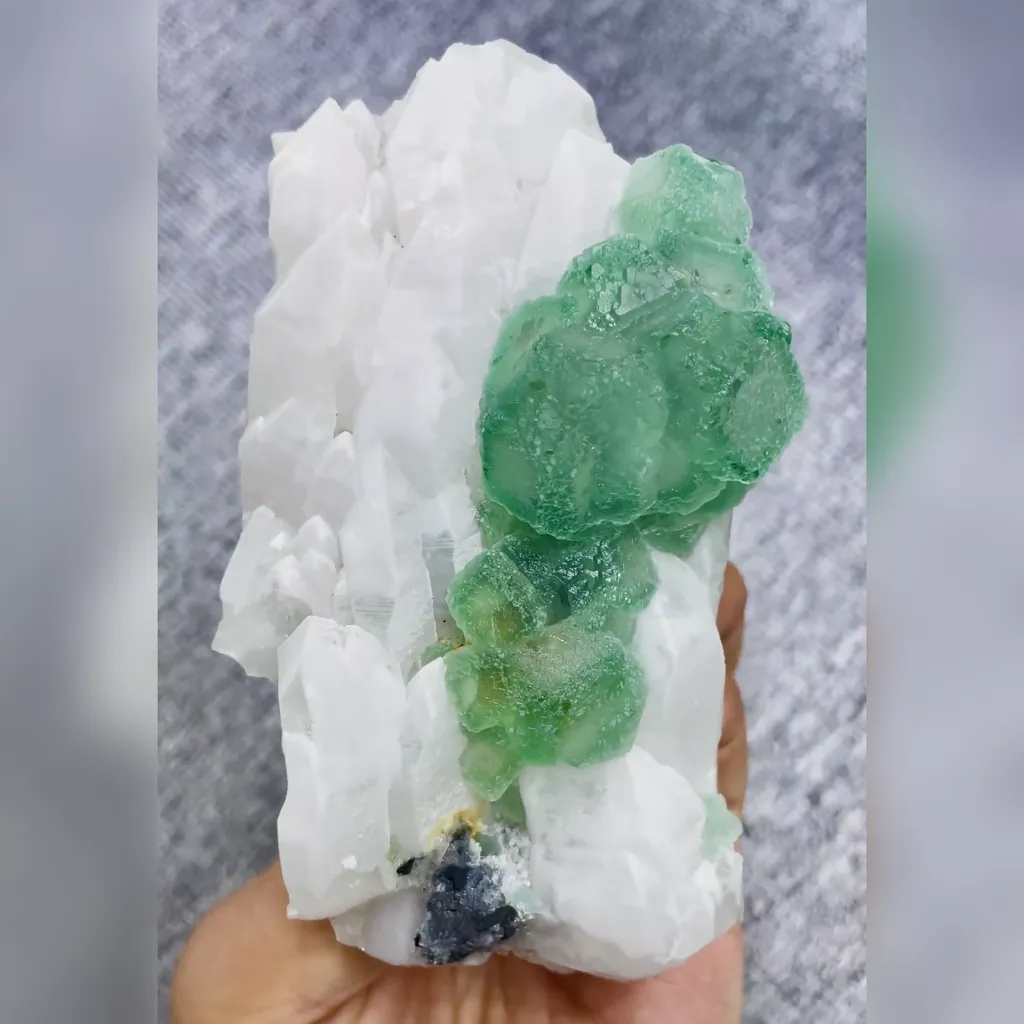 Natural Green Fluorite and Quartz Symbiosis comes from Xianghualing,Hunan 70*115*35MM - image 5