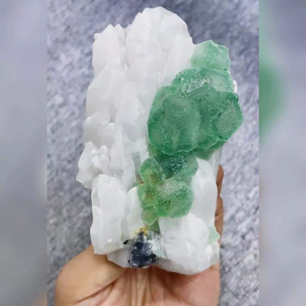 Natural Green Fluorite and Quartz Symbiosis comes from Xianghualing,Hunan 70*115*35MM - image 4