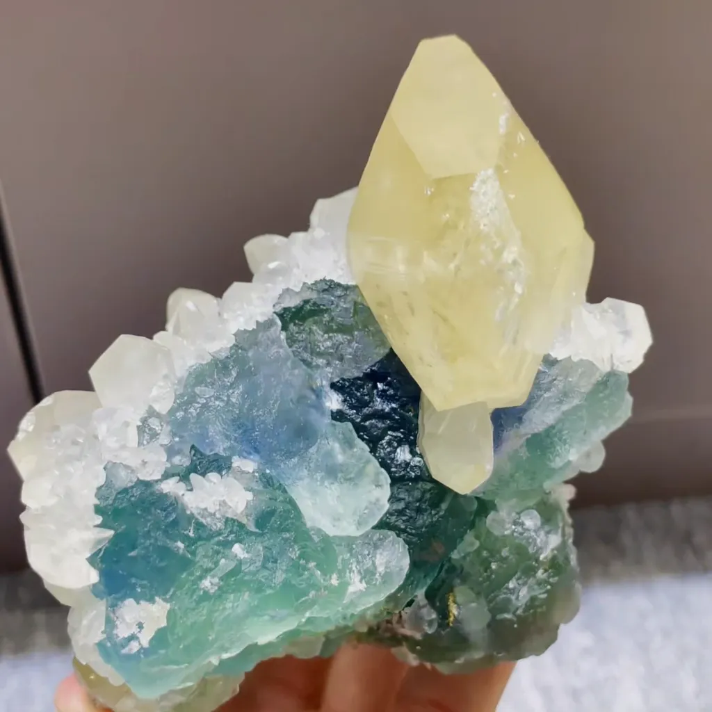 Natural Green Fluorite and Yellow Calcite Symbiosis comes from Fujian,China 90*70*85MM - image 3