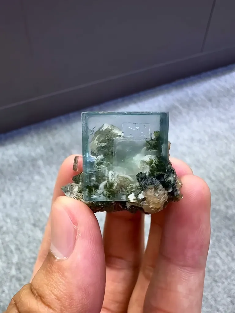 Natural Green Fluorite Coexists With Quartz comes from Yaogangxian,Hunan - image 4