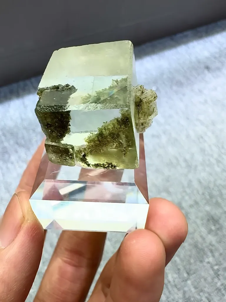 Natural Green Fluorite comes from Xianghualing, Hunan 20*20*20MM - image 6