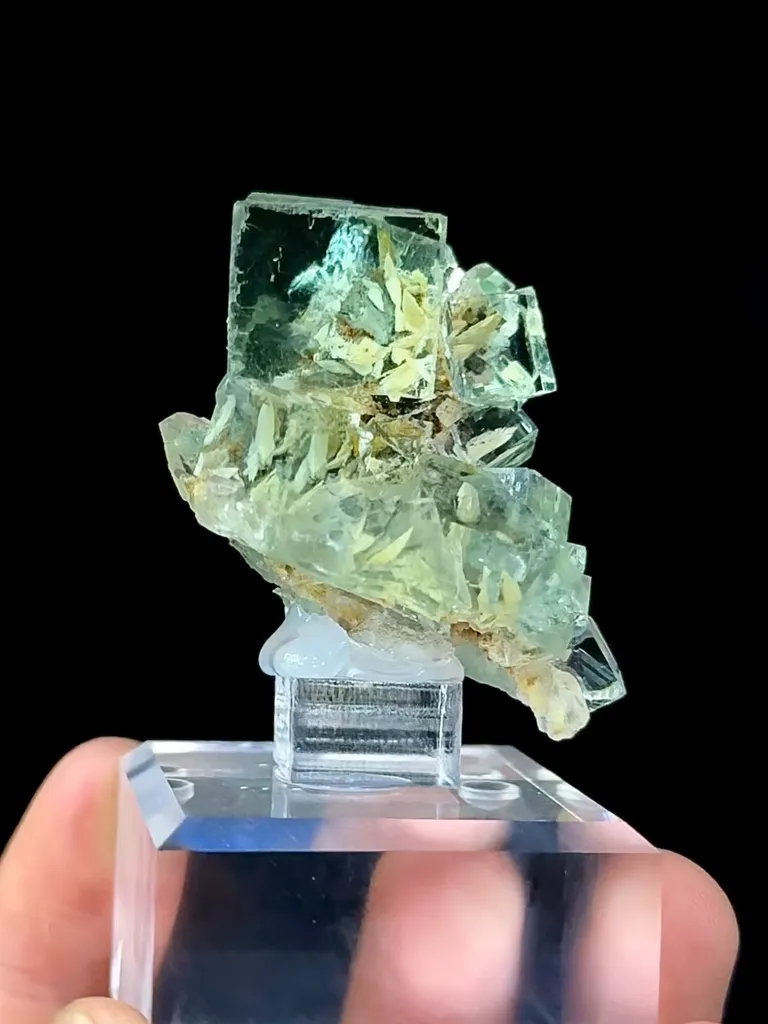 Natural Green Fluorite comes from Xianghualing, Hunan 30*25*40 MM image