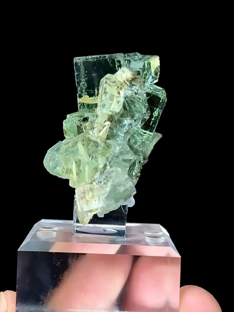 Natural Green Fluorite comes from Xianghualing, Hunan 30*25*40 MM - image 3
