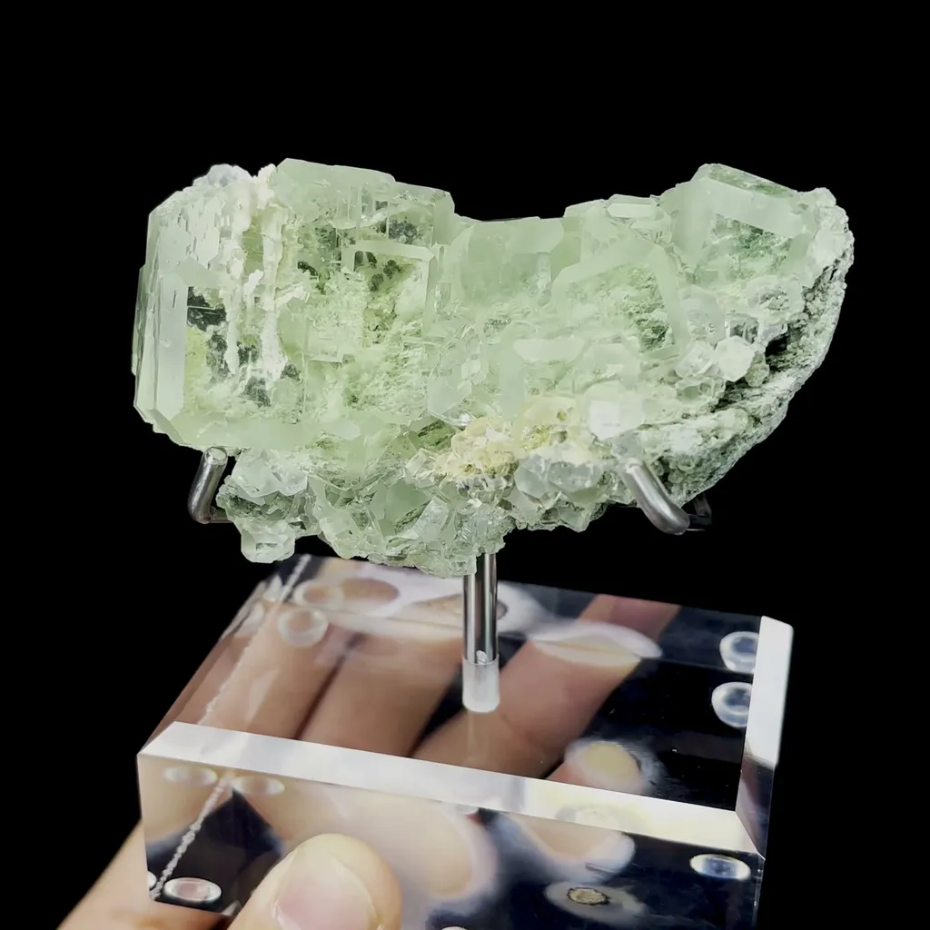 Natural Green Fluorite Mineral Specimen,High Quality Specimen,XIANGHUALING,HUNAN,CHINA(95*51*38mm) image