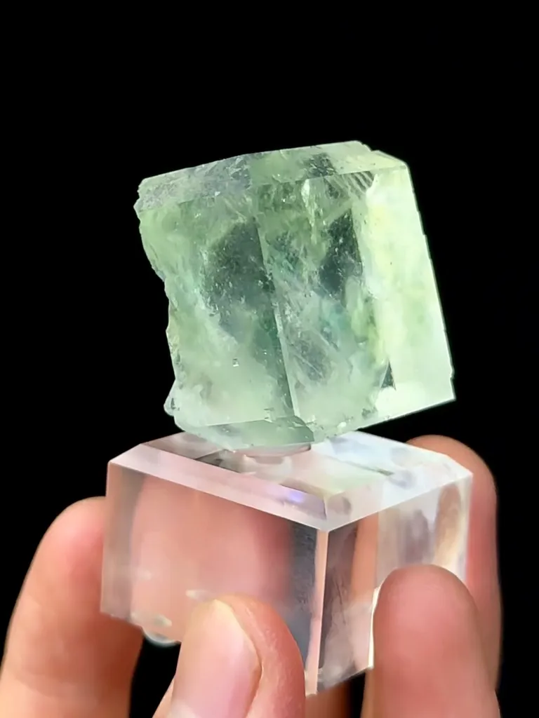 Natural Green Fluorite Mineral Specimens comes from Zhejiang, China 25*25*30MM - image 2