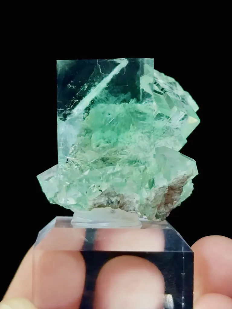 Natural Green Glassy Fluorite comes from Xianghualing,Hunan  30*30*30MM - image 4