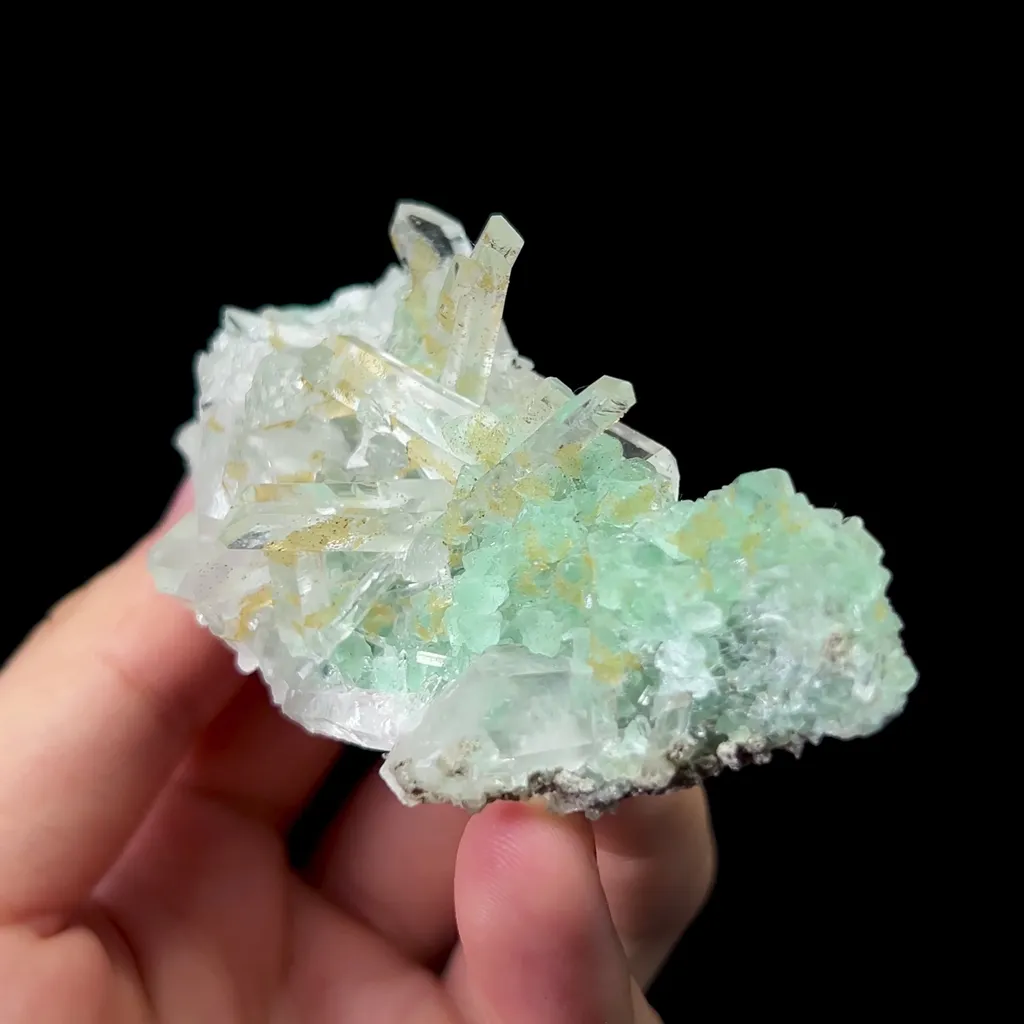 Natural Green Octahedral Fluorite and Quartz Cluster Mineral Specimen,High Quality Specimen,FUJIAN,CHINA(40*90*25mm) image