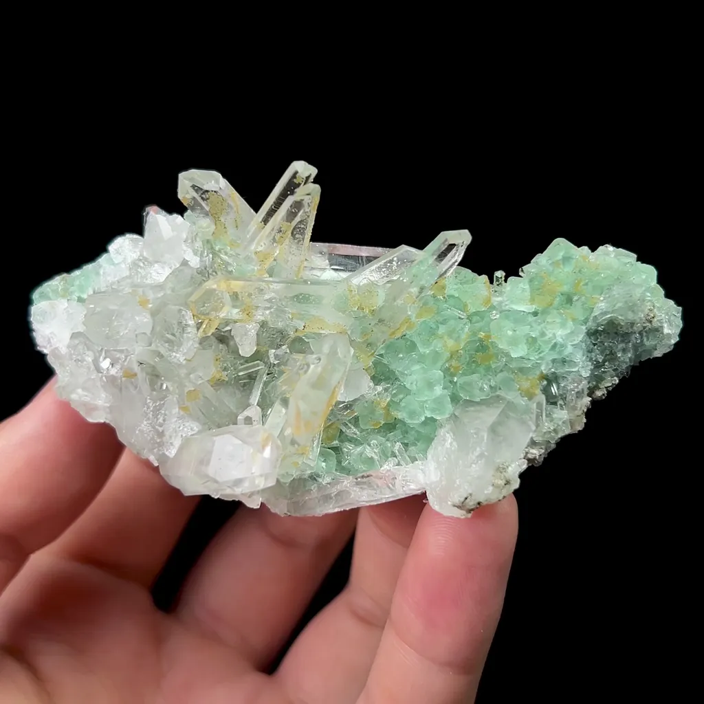 Natural Green Octahedral Fluorite and Quartz Cluster Mineral Specimen,High Quality Specimen,FUJIAN,CHINA(40*90*25mm) - image 3