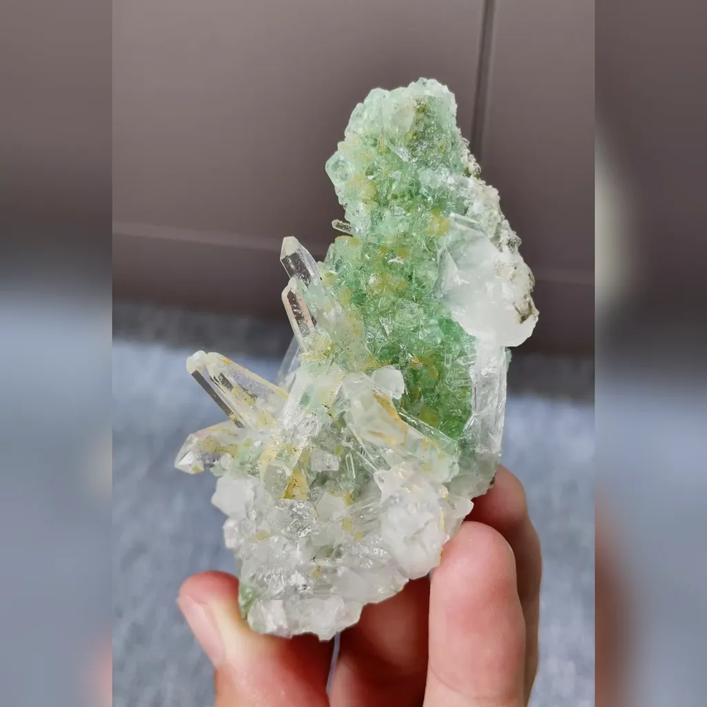 Natural Green Octahedral Fluorite and Quartz Cluster Symbiosis comes from Fujian,China 40*90*25MM - image 2