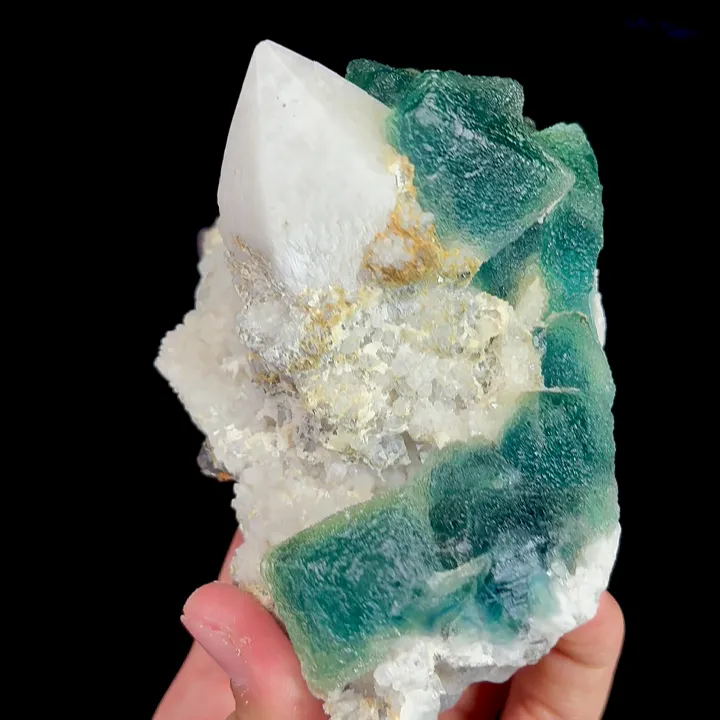 Natural Green Octahedral Fluorite and Quartz, Mineral Specimen: Inner Mongolia,China (115*85*75MM) - image 3