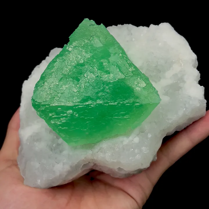 Natural Green Octahedral Fluorite and Quartz, Mineral Specimen:Zhejiang,China (140*100*70MM) - image 3