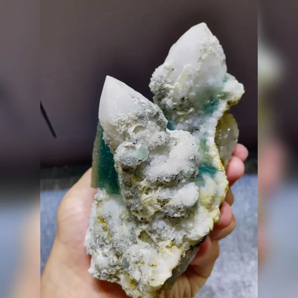 Natural Green Octahedral Fluorite and Quartz Symbiosis comes from Inner Mongolia,China 120*80*90MM - image 5