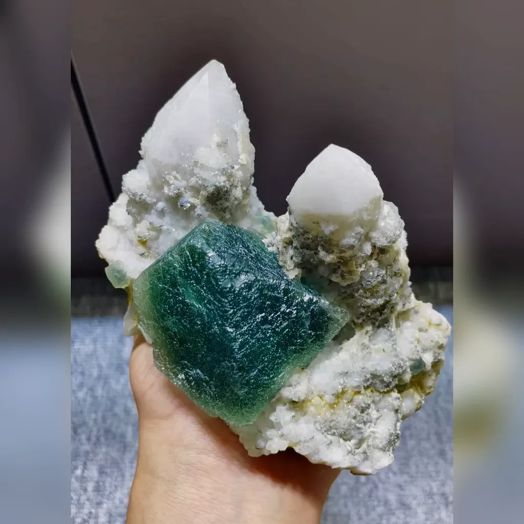Natural Green Octahedral Fluorite and Quartz Symbiosis comes from Inner Mongolia,China 120*80*90MM - image 3