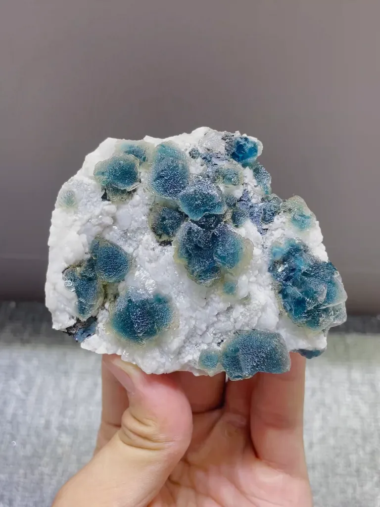 Natural Green Octahedral Fluorite comes from Inner Mongolia 85*22*70MM - image 4