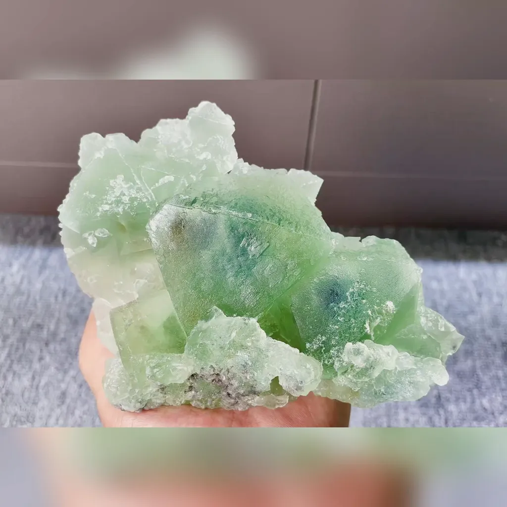 Natural Green Octahedral Fluorite comes from Xianghualing,Hunan 145*100*30MM image