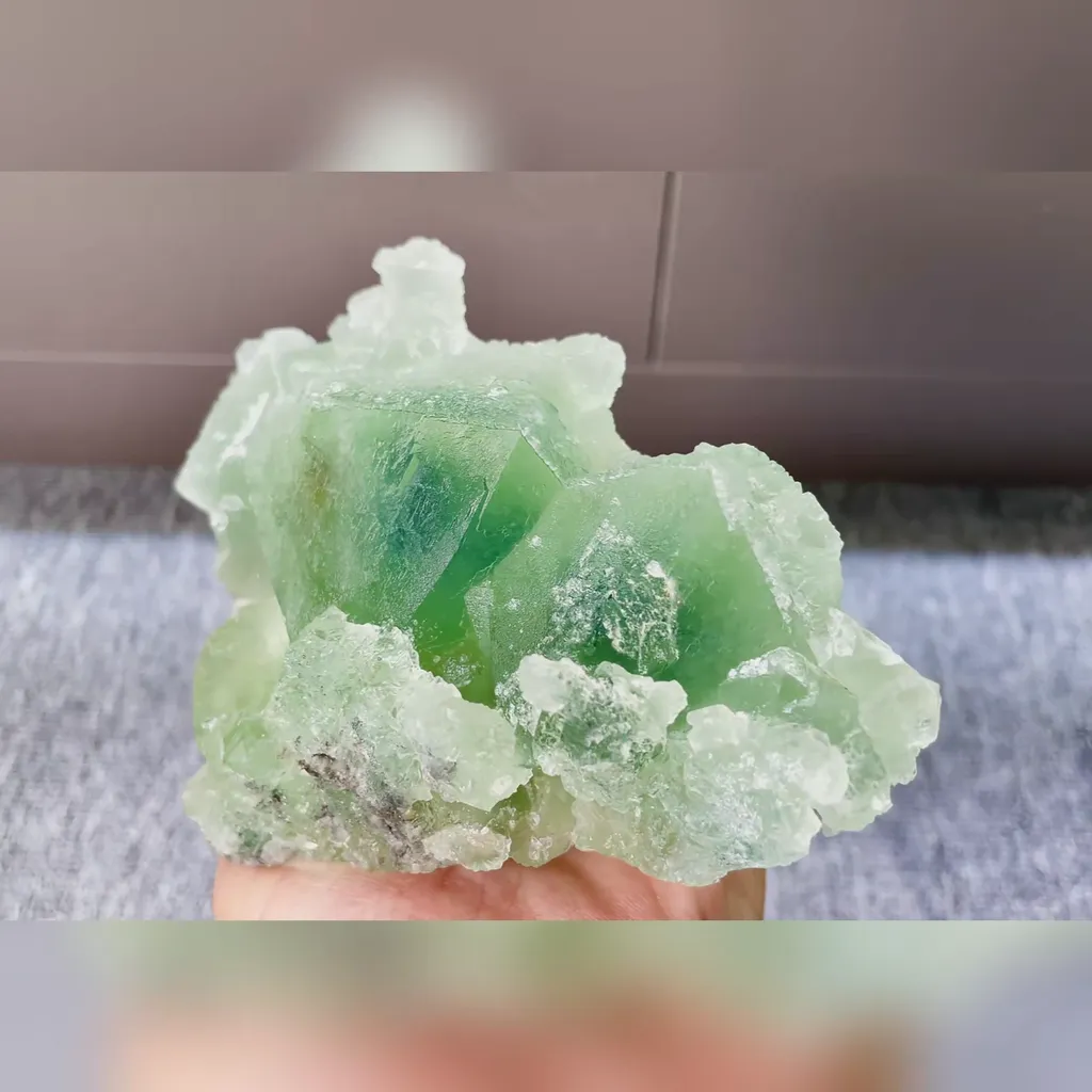 Natural Green Octahedral Fluorite comes from Xianghualing,Hunan 145*100*30MM - image 2